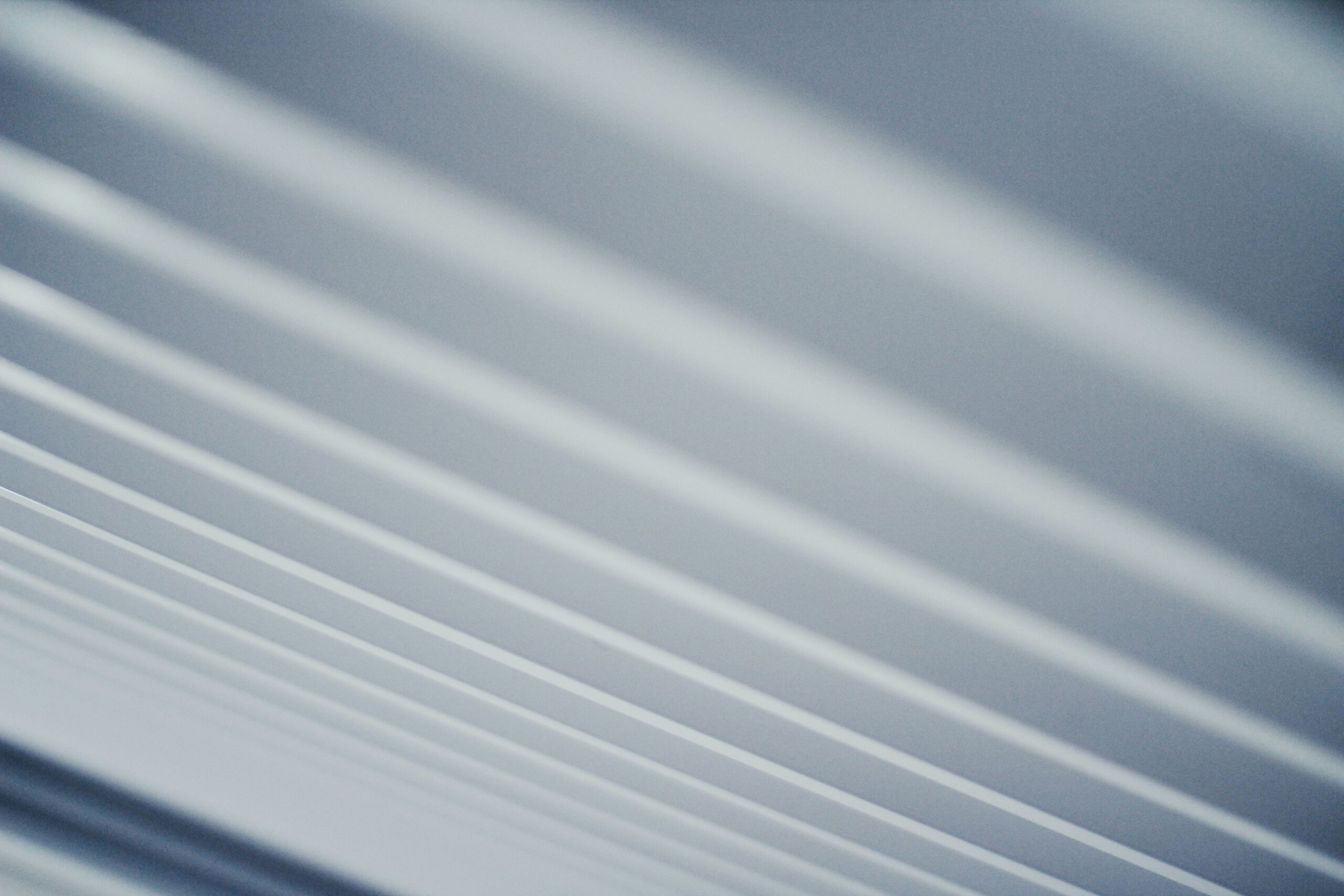 a blurry photo of a white and blue background